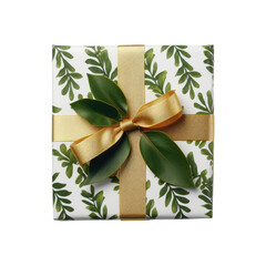 Weihnachtsgeschenk, festlich eingepackt in weißem Geschenkpapier mit grünen Blättern und goldener Schleife freigestellt auf transparentem Hintergrund