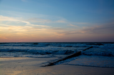 Sonnenuntergang am Strand von Zingst, Darss, Deutschland - 635232289