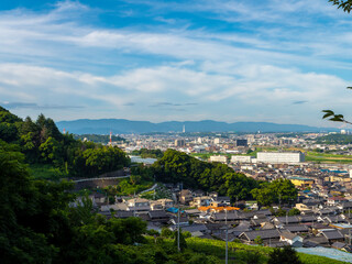山の上から見る街の風景