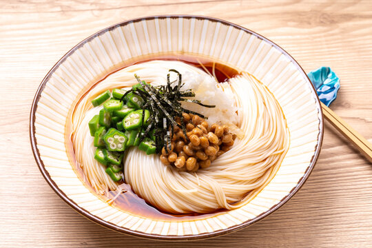 納豆とオクラのぶっかけそうめん