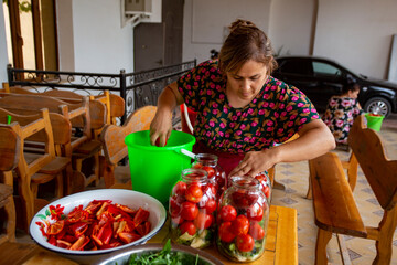 A simple and quick way to pickle tomatoes for the winter: interesting recipes for preparing canned tomatoes cucumber, blackcurrant leaves, cherries, a sprig of parsley and dill; wash thoroughly and dr
