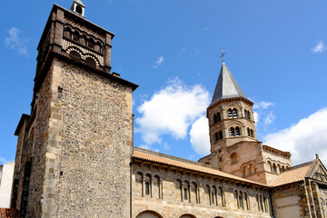 Fototapeta na wymiar The Basilica of Notre-Dame du Port is a Romanesque basilica, formerly a collegiate church, in the Port quarter of Clermont-Ferrand in france