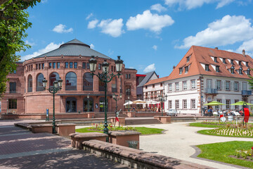 Stadttheater im neoklassizistischen Stil. Haguenau im Departement Bas-Rhin in der Region Elsass in Frankreich