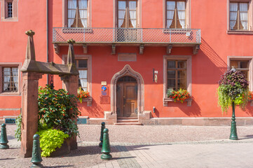 Fassade der ehemaligen Kanzlei, heute Elsässisches Museum in Haguenau. Departement Bas-Rhin in der...