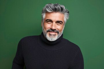 Obraz premium portrait of a man with a beard in front of a green studio background