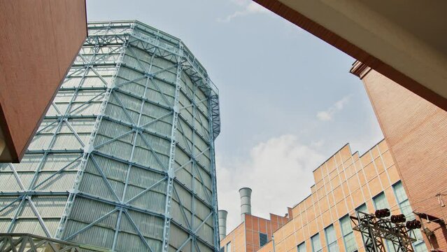 The first municipal power plant in Ł&oacute;dź, Poland called EC1. Currently, a cultural institution, the revitalized and expanded EC1 Eastern Complex serves cultural, artistic, and social functions. 
