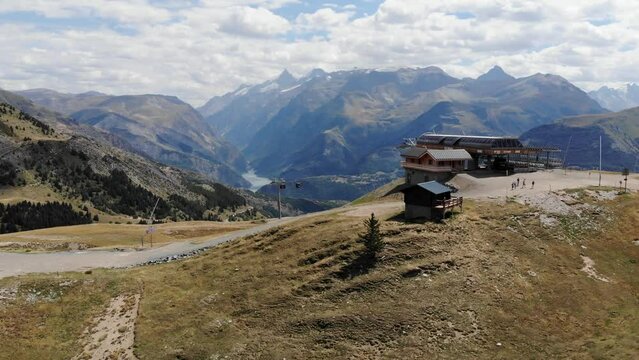 Vue depuis le chemin de randonn&eacute;e qui m&egrave;ne au col de Cluy.
