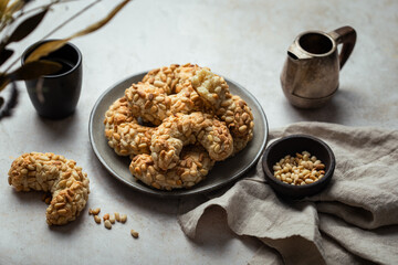 biscuits croissants aux pignons et amandes lunes croquant