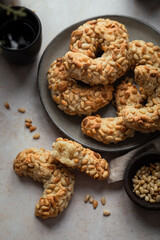 biscuits croissants aux pignons et amandes lunes croquant