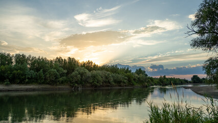 Fototapeta na wymiar beautiful sunset on the river. sunrise