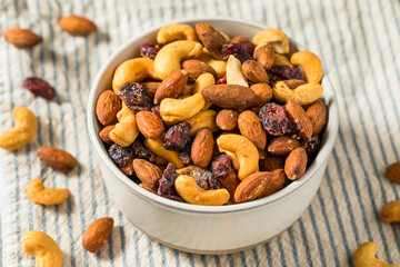 Homemade Raw Cashew Cranberry Trail Mix