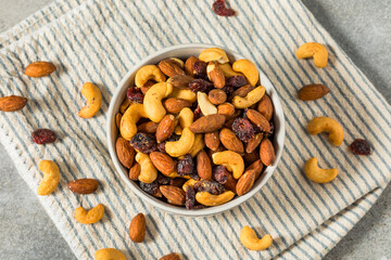 Homemade Raw Cashew Cranberry Trail Mix