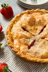 Sweet Homemade Strawberry Rhubarb Pie