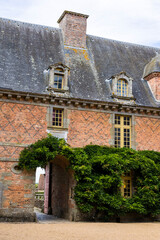 Fototapeta na wymiar Façade de la cour intérieure du Château de Carrouges