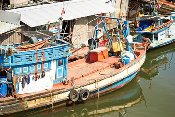 Fototapeta na wymiar Old boat on the sea shore, fishing boat