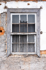 Fototapeta na wymiar Old window, old house exterior, old building fragment, destroyed house. Building in ruins. Brazilian colonial house. Diamantina Minas Gerais