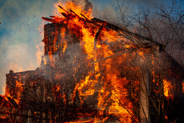 House on fire, heat, firemen, ash, smoke