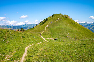 Fototapeta na wymiar Hiking trail from Rinderberg top gondola station to Horneggli. Gstaad, Switzerland