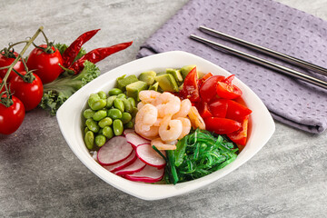 Hawaian cuisine - Poke with cocktail shrimps