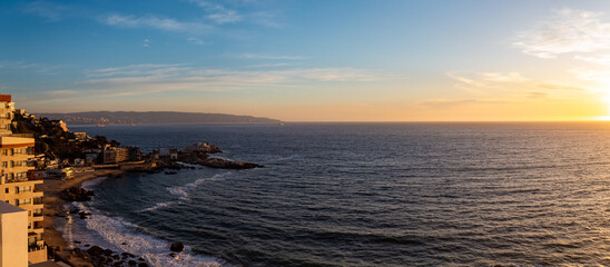Obraz premium sunset on the beach panorama Cochoa beach, Vina del Mar, Valparaiso, Chile