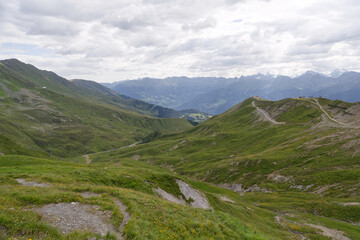 Fototapeta na wymiar Sentier en montagne