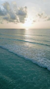 Amanecer en la playa de Canc&uacute;n