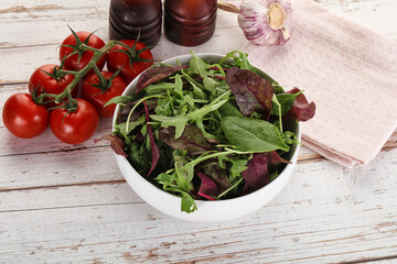 Mix salad in the bowl