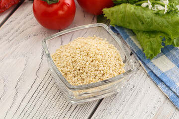 Raw sesame seeds in the bowl