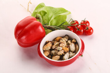Marinated mussels in the bowl