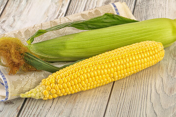 Yellow sweet raw cob corn