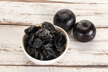 Dry prunes in thw bowl