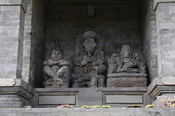 Die Buddhistische Statue Hariti bei der Goa Gajah Elefantenhöhle in Bedulu – Ubud, Bali, Indonesien