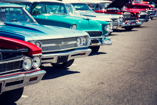 Fototapeta Vintage cars in a row at a car show on the street
