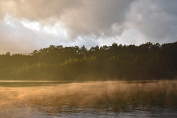 Obraz na płótnie Canvas fog over the river