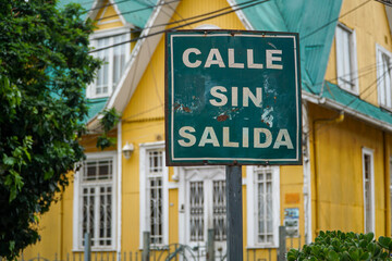Fototapeta na wymiar Spanish street sign warning 'Calle Sin Salida' - Dead End.