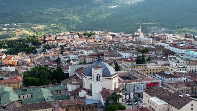 L'Aquila, il centro storico, Abruzzo, Italia.
Vista Aerea con drone del Castello e del centro dell'Aquila.