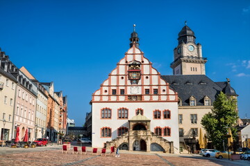Fototapeta na wymiar plauen, deutschland - marktplatz mit altem und neuen rathaus