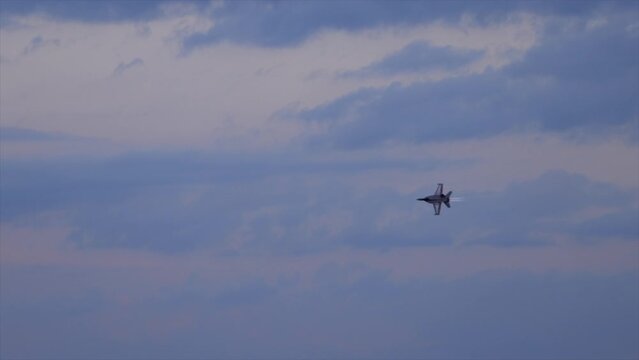 FA-18 Lockheed Martin F-22 Raptor Military Air-force Top Gun Hornet flying Warfare war