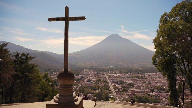 Cerro de la Cruz mit Antigua, Guatemala