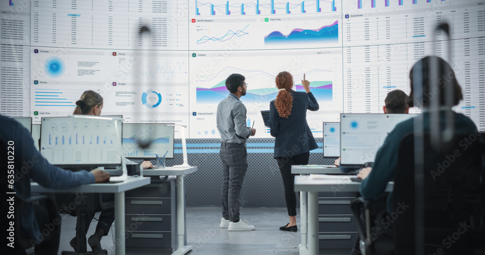Leinwandbilder zoom out back view of indian man and hispanic woman discussing financial reports on digital screen i