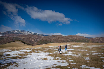 En la nieve en familia