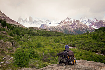Fototapeta premium Beautiful nature of Patagonia. Man with a backpack observing the view at Fitz Roy trek, view of Andes mountains, Los Glaciers National Park, El Chalten, Argentina