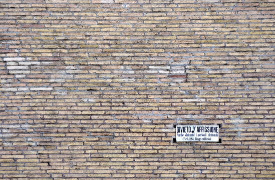 Brick wall, Paris