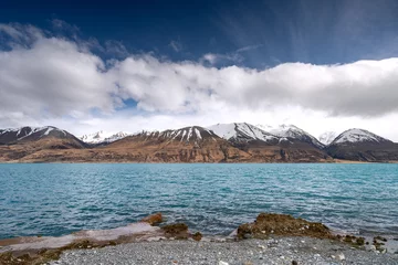Fotobehang Aoraki/Mount Cook Scenic sunrise view of Lake Pukaki east bank, with their mesmerizing turquoise hue and reflect the majestic snow-capped Southern Alps. Perfect for travel brochures, and nature magazines.