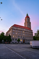 Ehemaliges Rathaus Friedenau mit Himmelsröte beim Sonnenuntergang, Berlin, Berlin-Friedenau,...