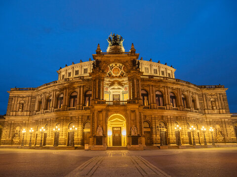 The Semperoper, the opera house of the Sachsische Staatsoper Dresden, Dresden, Saxony, Germany