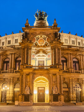 The Semperoper, the opera house of the SA�chsische Staatsoper Dresden, Dresden, Saxony, Germany