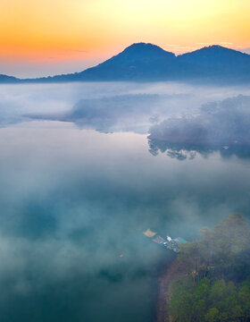 Tuyen Lam lake, Da Lat (Dalat), Vietnam, Indochina, Southeast Asia, Asia