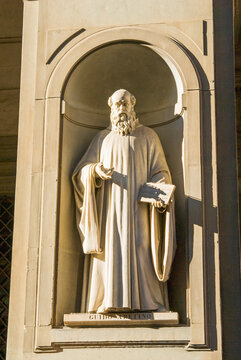 Statue of Guido Aretino, Uffizi, Florence (Firenze), UNESCO World Heritage Site, Tuscany, Italy
