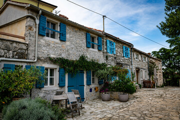 Fototapeta na wymiar street in the croatia village of vrsar, touristic place with blue houses